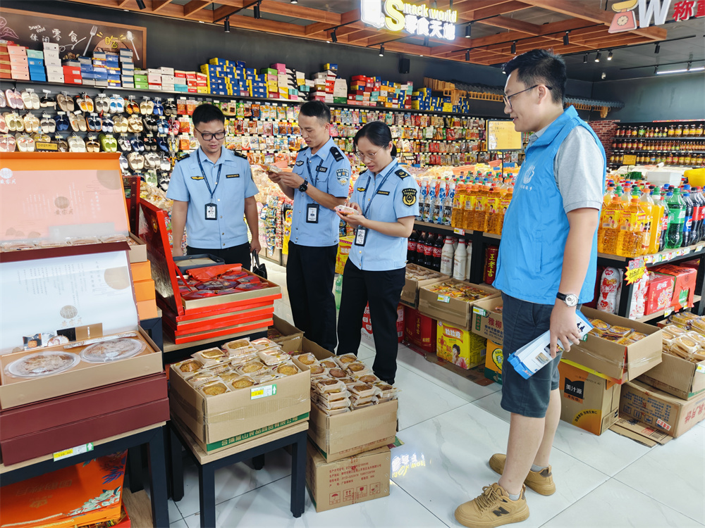 護(hù)航中秋食品安全，市場(chǎng)監(jiān)管所在行動(dòng)——筑牢食品銷售防線，守護(hù)萬(wàn)家團(tuán)圓味